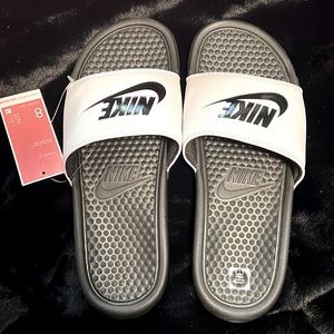 Mens size 8 Nike slides. Brand new